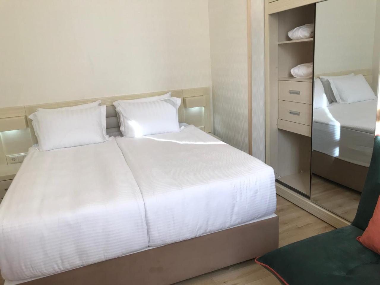Full Comfort Apartment On Aghmashenebeli Tbilissi Extérieur photo