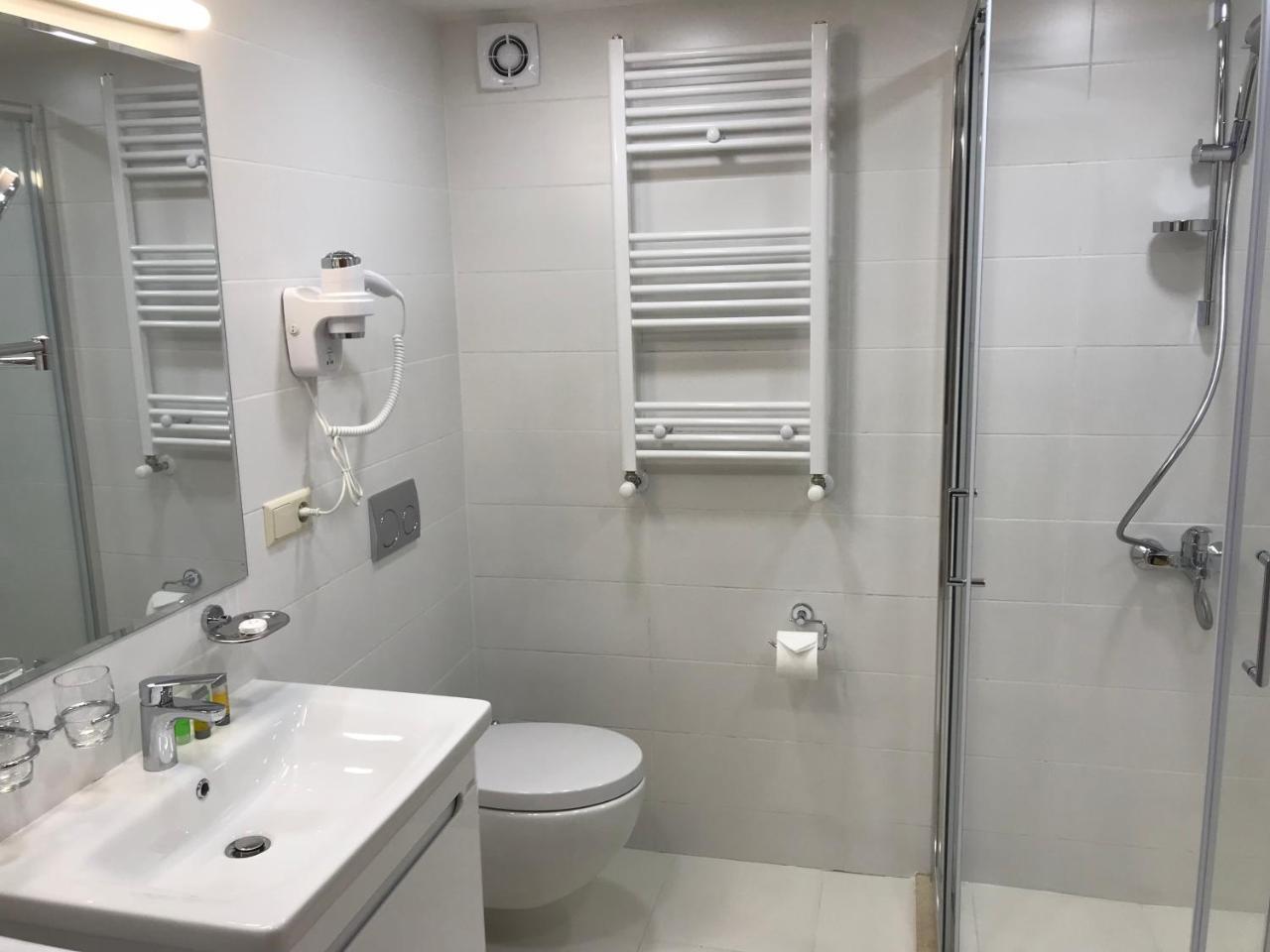 Full Comfort Apartment On Aghmashenebeli Tbilissi Extérieur photo